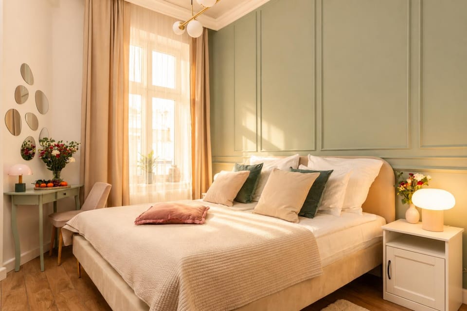 Bed, Bedroom, heating, internet, soundproof, towels, wardrobe