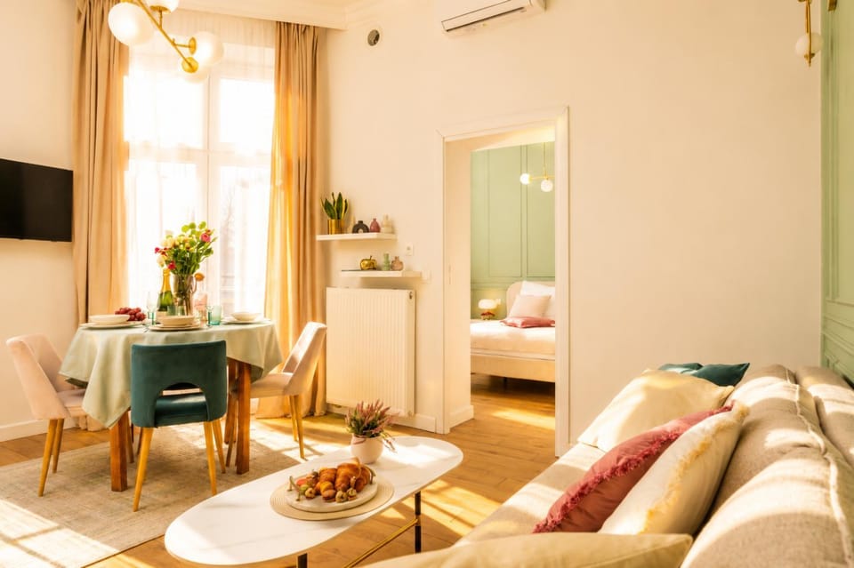 TV and multimedia, Coffee/tea facilities, Balcony/Terrace, Living room, Decorative detail, heating, soundproof, air conditioner