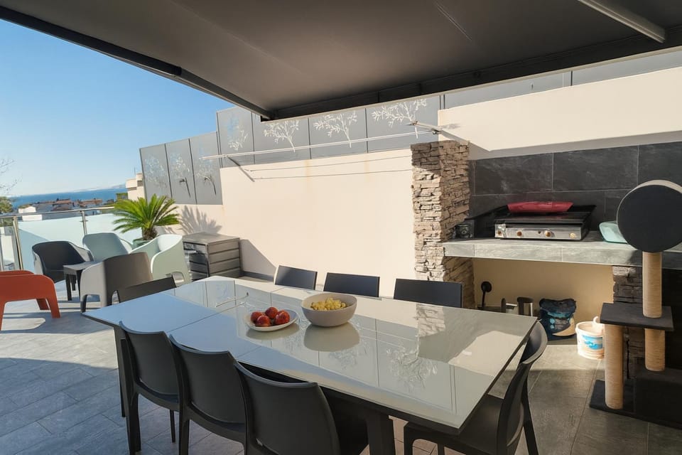 Patio, Day, BBQ facilities, Balcony/Terrace, Dining area
