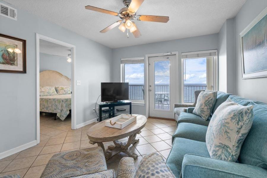 Boardwalk 1087 by Youngs Suncoast Apartment in Gulf Shores