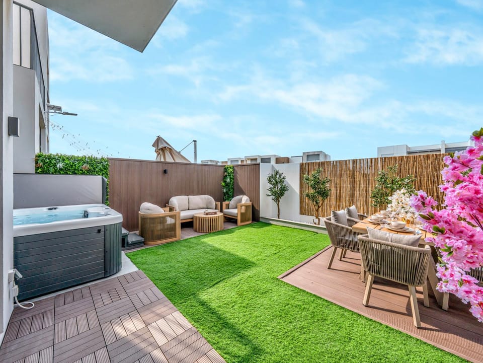 Seating area, Garden view