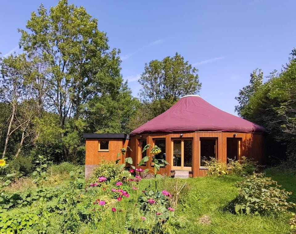 Grande yourte pour 4 personnes à Aywaille Chalet in Belgium