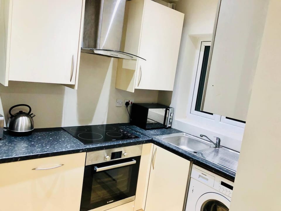 Coffee/tea facilities, Kitchen or kitchenette, microwave, oven, stove, washing machine, dryer