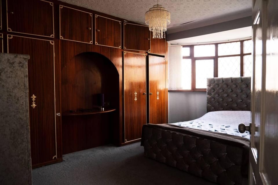 Bed, Photo of the whole room, Bedroom, wardrobe