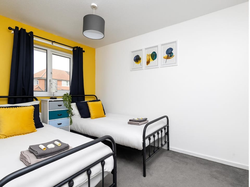 Bed, Living room, Photo of the whole room, Seating area, Dining area, Bedroom