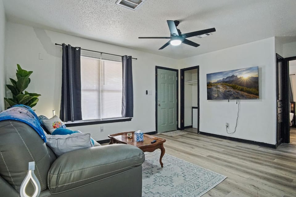 The Comfort Stay 2BR Home Apartment in Oklahoma City