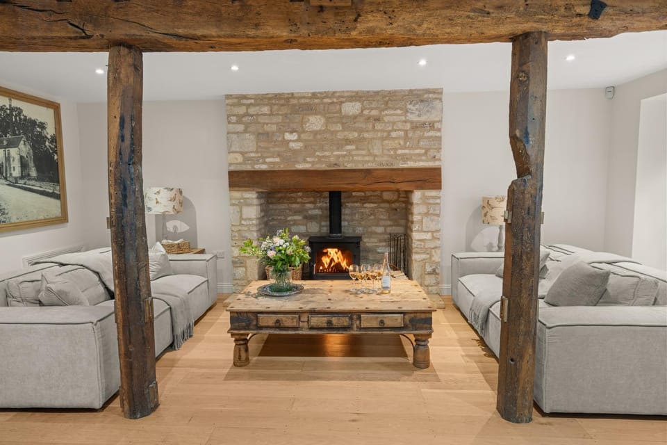 Seating area, fireplace