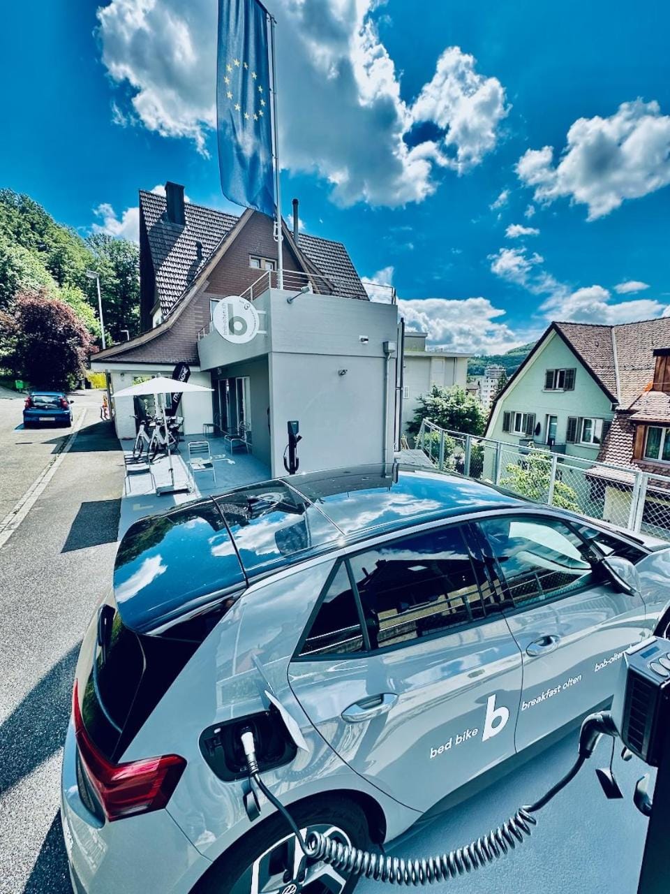 Property building, Day, Street view, Parking