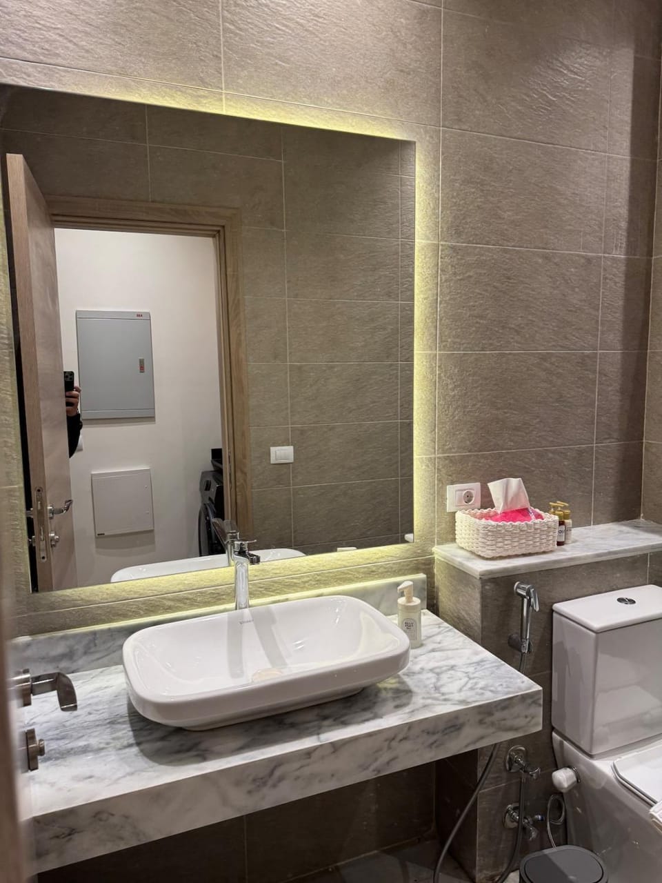 Metropolitan Vista - 2BR Lakeview Apartment in New Cairo City