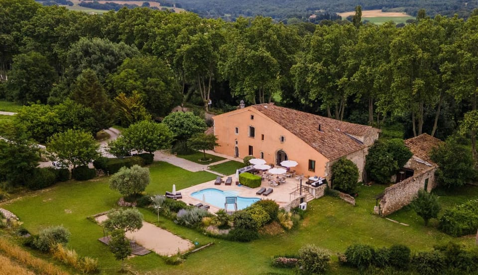 Property building, Natural landscape, Bird's eye view, Garden, Pool view, Swimming pool