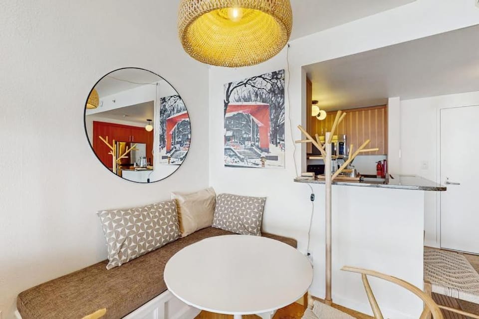 Pike Place Pearl Apartment in Pike Place Market
