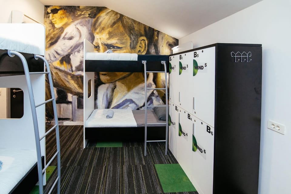 Bedroom, bunk bed