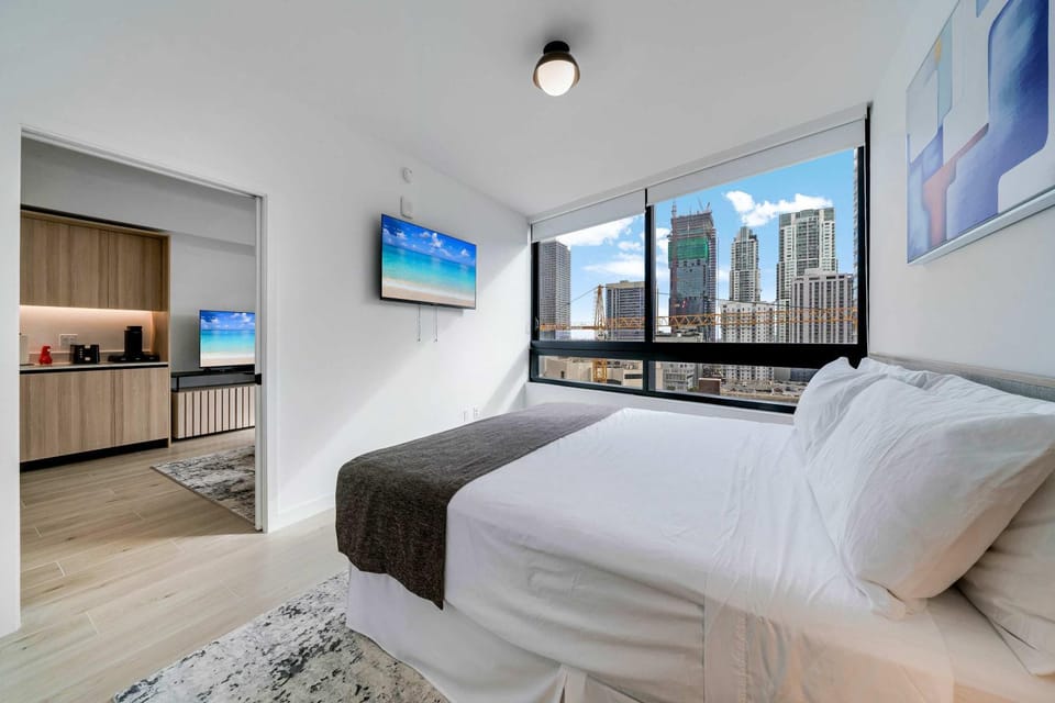 Sleek Escape-Resort-Style Stay with Pool Spa & more House in Miami