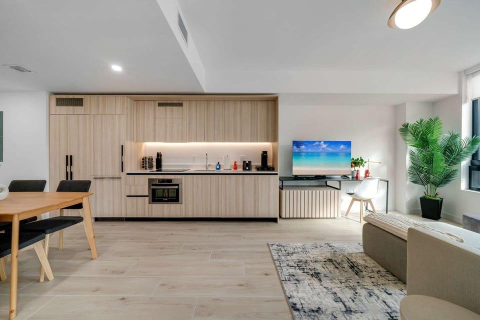 Sleek Escape-Resort-Style Stay with Pool Spa & more House in Miami