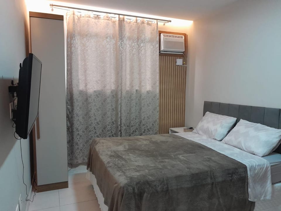 Bed, TV and multimedia, Photo of the whole room, Bedroom, air conditioner