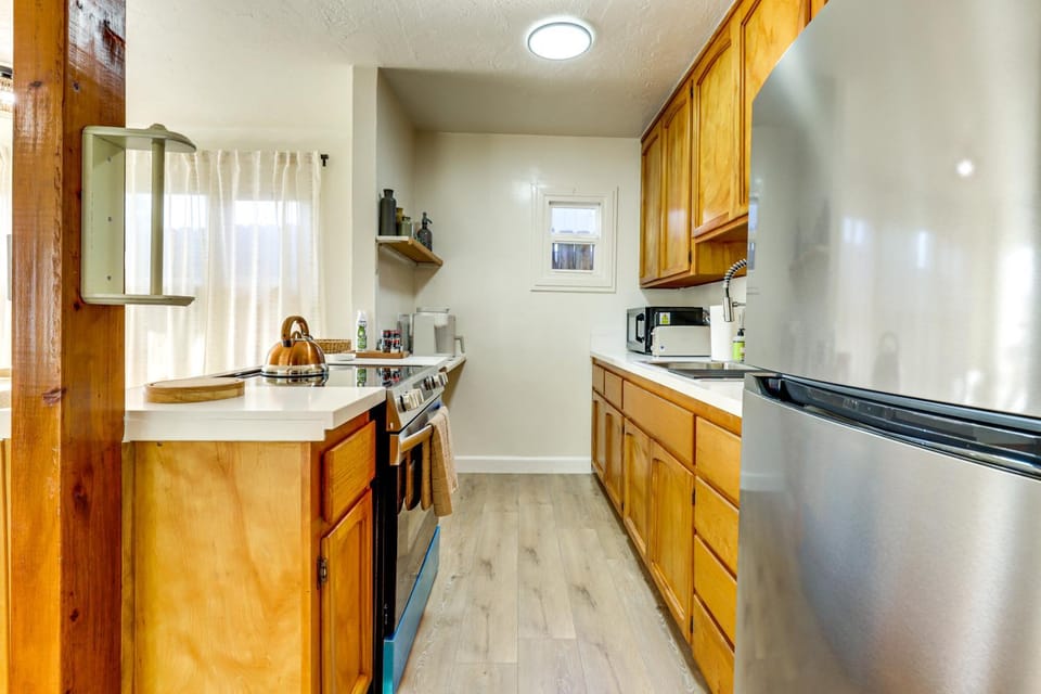 Clear Lake Living! Pet-Friendly Gem with Fenced Yard House in Lakeport