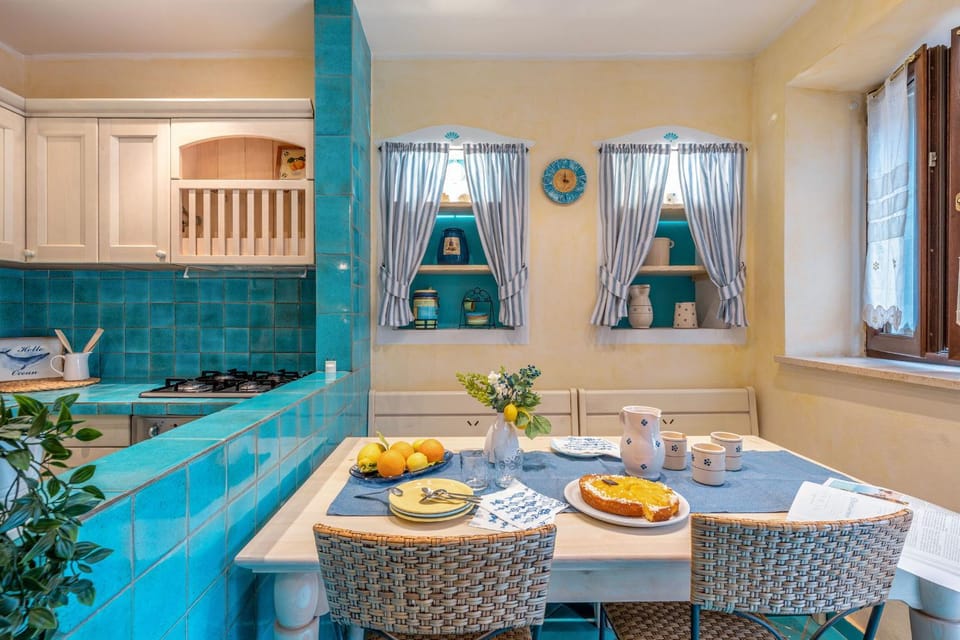 Living room, Food and drinks, Seating area, Dining area, Food, Pool view, Swimming pool