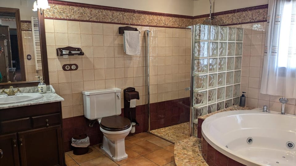 Hot Tub, Bathroom