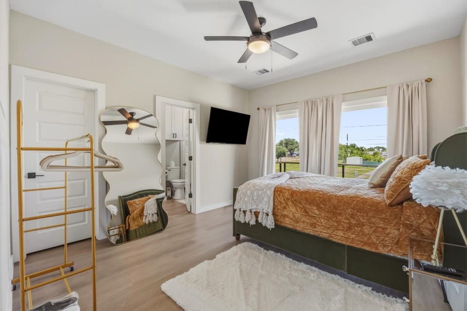 Newly built Med ctr-NRG-downtown -3bd-3bth House in Houston