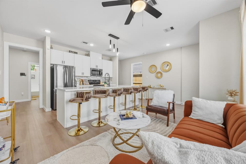 Newly built Med ctr-NRG-downtown -3bd-3bth House in Houston