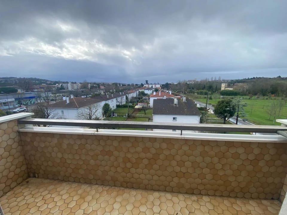 Appartement charmant à Auch - 80 m² avec balcon Apartment in Auch