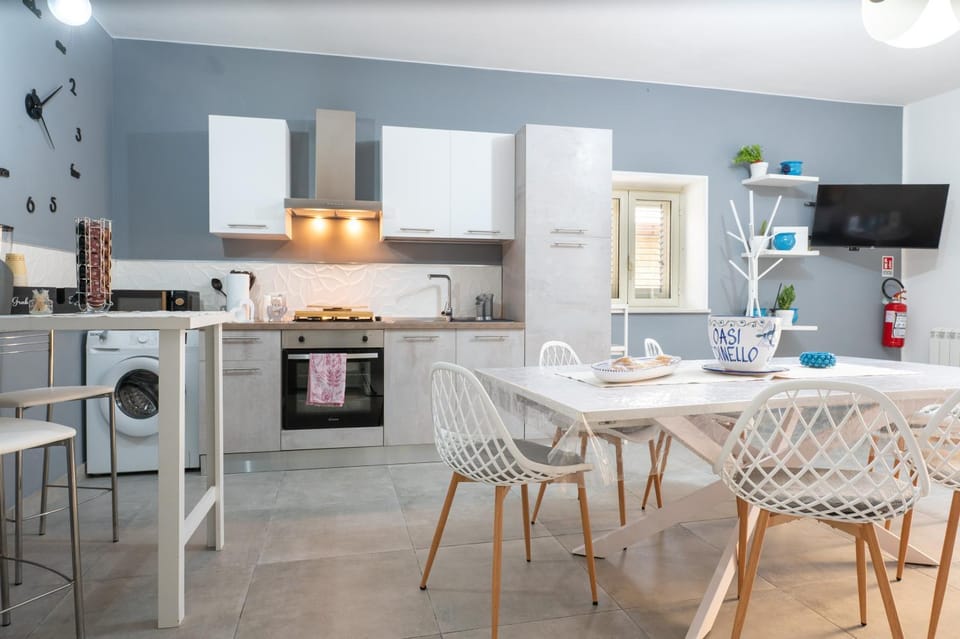 Property building, Kitchen or kitchenette, Living room