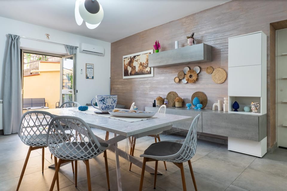 Property building, Kitchen or kitchenette, Living room