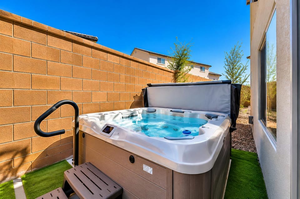 Zion Village PLAYcation 2 - Hot Tub - Pool - Lazy River - EV - Gym - Sleeps 21 Apartment in Hurricane