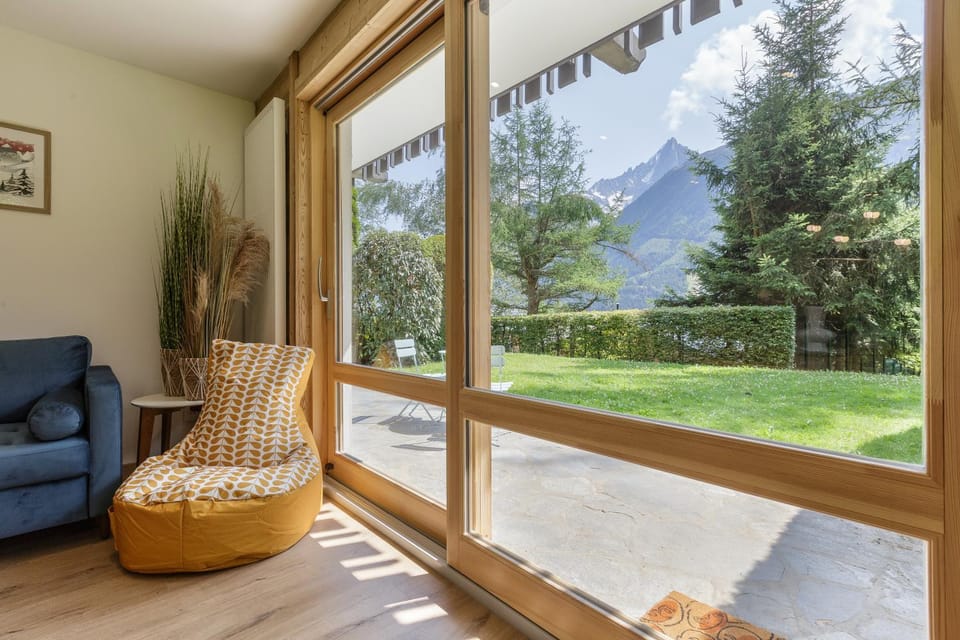 KV - Moderne 2CH Vue MtBlanc Terrasse Brevent 3mn Apartment in Chamonix