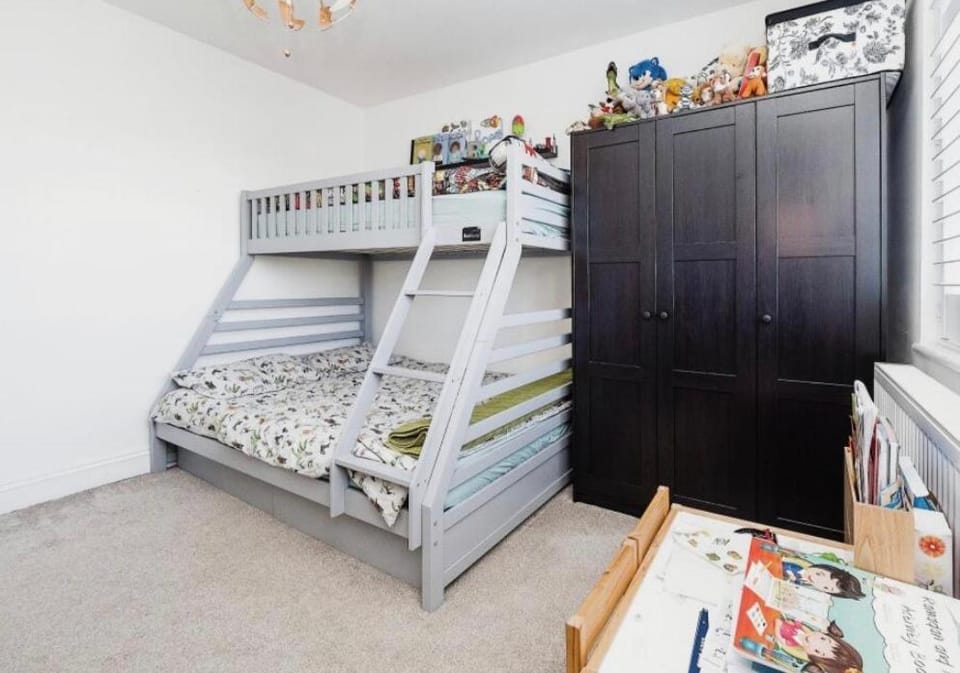 Bed, bunk bed