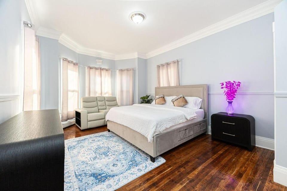 Nightingale In Boston Apartment in Boston