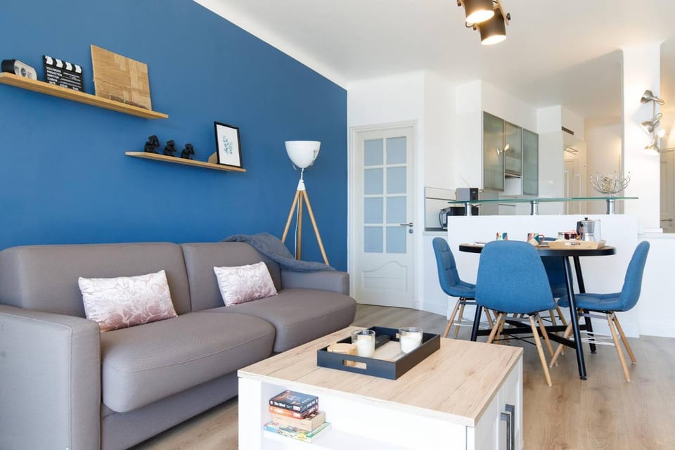 Communal lounge/ TV room, Living room