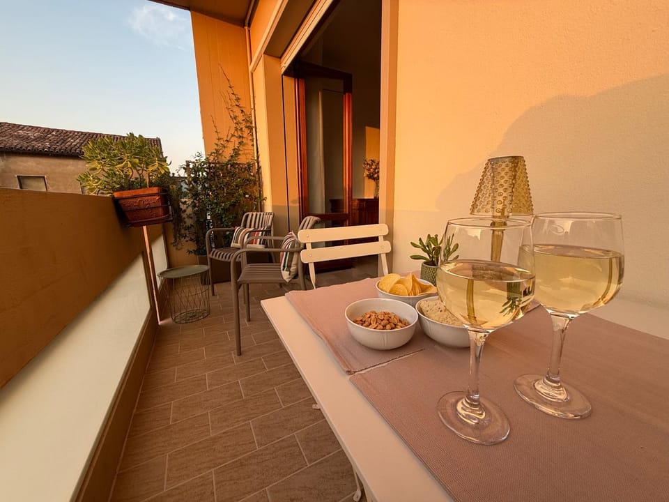 Property building, Balcony/Terrace, Dining area, Sunset
