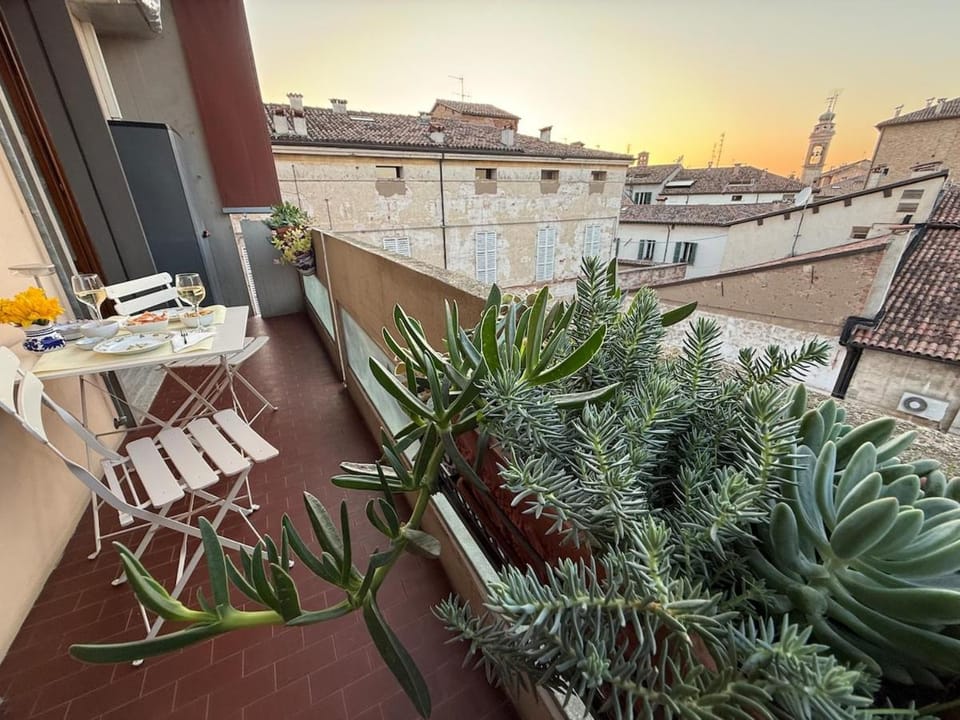 View (from property/room), Balcony/Terrace, Balcony/Terrace, Dining area