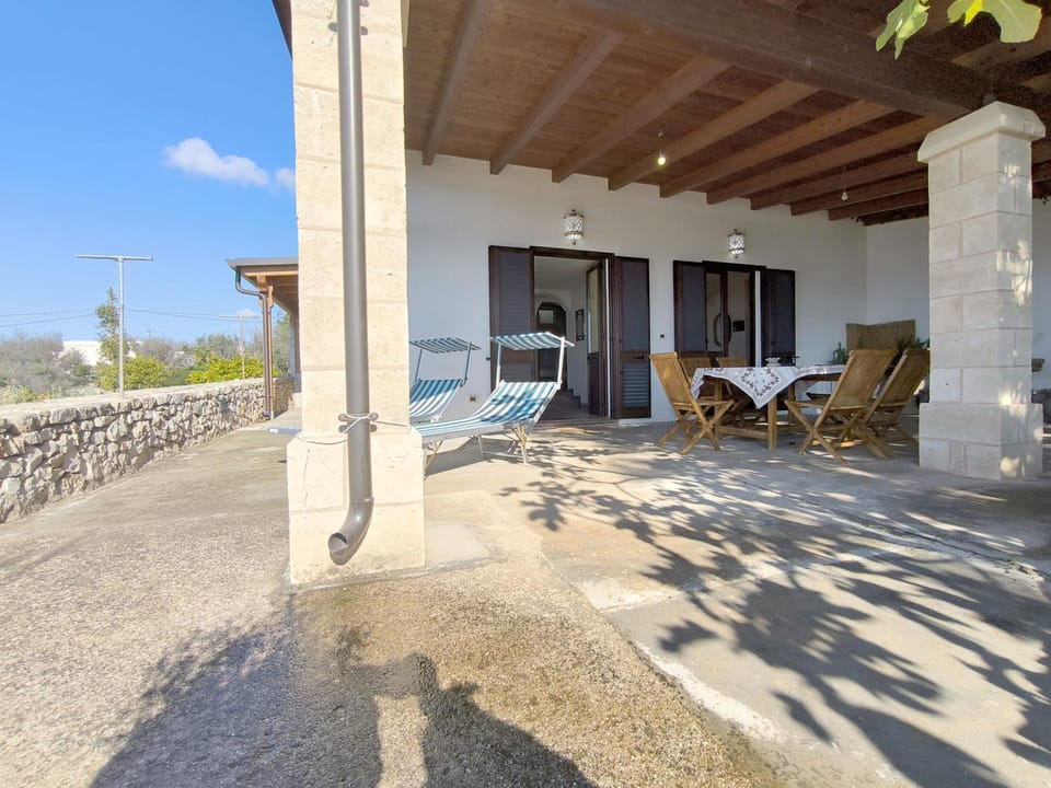 Property building, Patio, Day, View (from property/room), Balcony/Terrace, sunbed