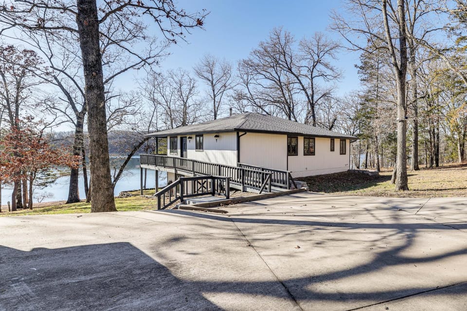 Waterfront Deck, Shell Knob Gem on Table Rock! House in Table Rock Lake