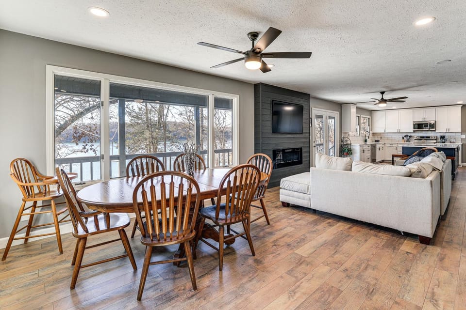 Waterfront Deck, Shell Knob Gem on Table Rock! House in Table Rock Lake