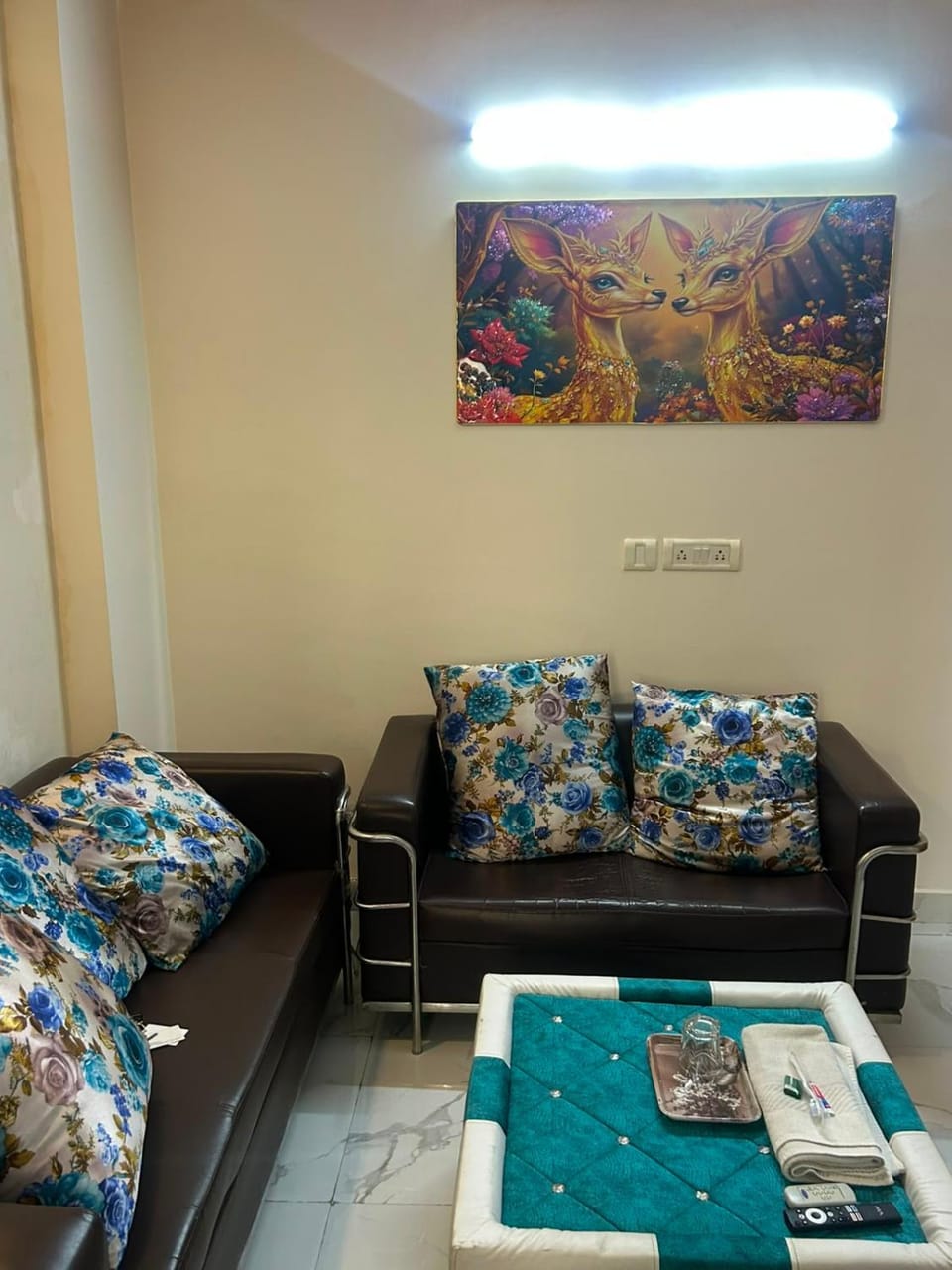 Tofino -1 BHK airconditioned serviced apartment with a forest view fully furnished with wifi ,fridge,smart tv,washing machine , operational kitchen and lift facility Apartment in Uttar Pradesh