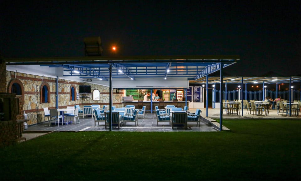 Restaurant/places to eat, Seating area, Breakfast