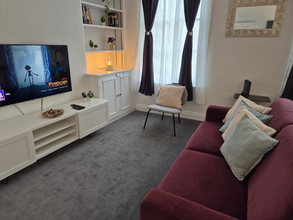 Wonderful flat close to the iconic Camden Market Bed and Breakfast in London Borough of Camden