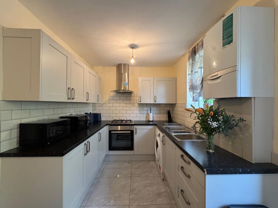 Midhurst Concord Serviced Accommodation Apartment in Croydon