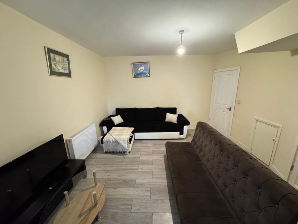 Midhurst Concord Serviced Accommodation Apartment in Croydon