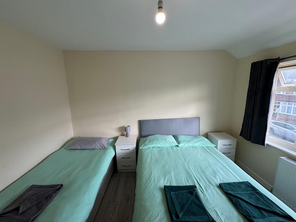 Midhurst Concord Serviced Accommodation Apartment in Croydon