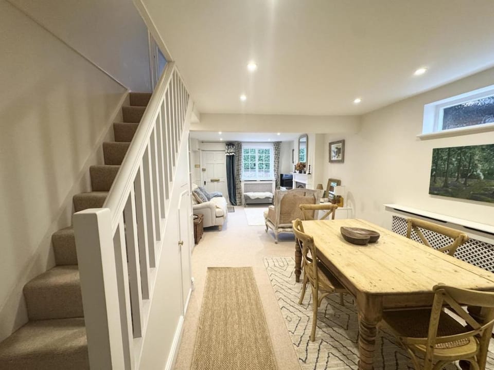 2 Bed Cottage in Cookham with Garden & Parking House in Wycombe District