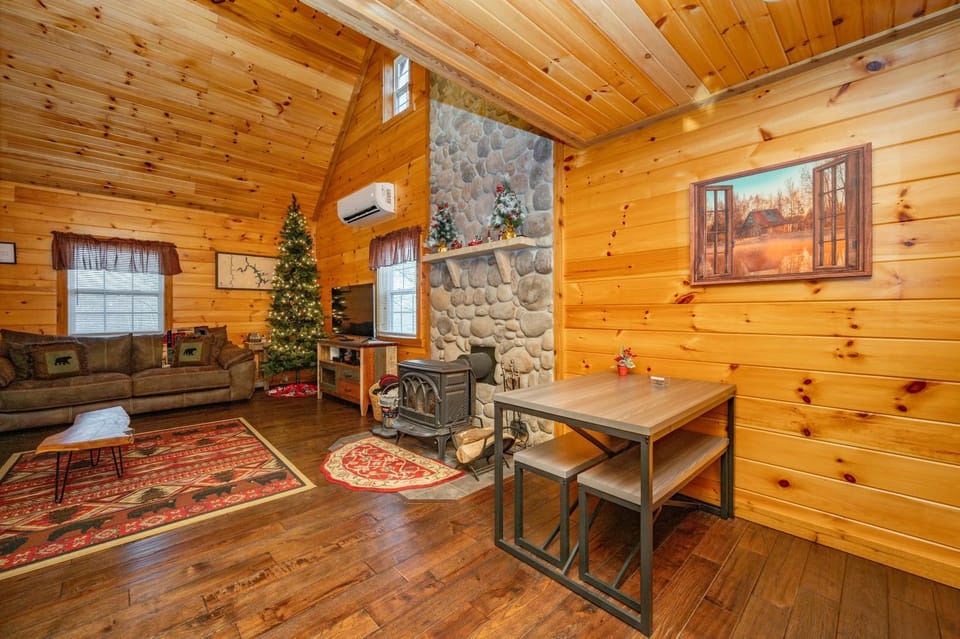 Cozy Cub Cabin by Railey Vacations Cabin in Deep Creek Lake