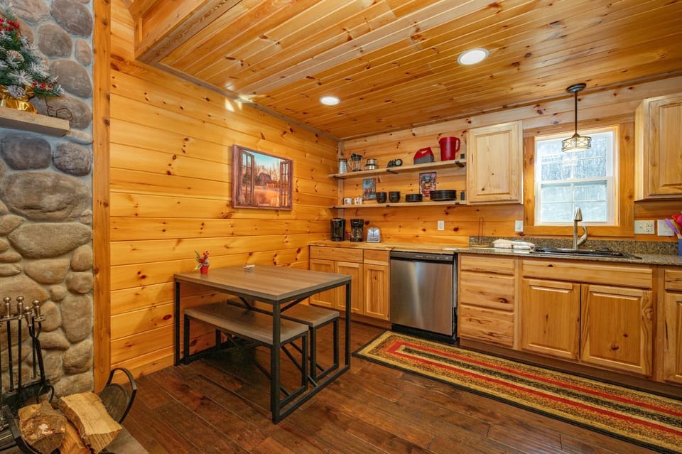 Cozy Cub Cabin by Railey Vacations Cabin in Deep Creek Lake