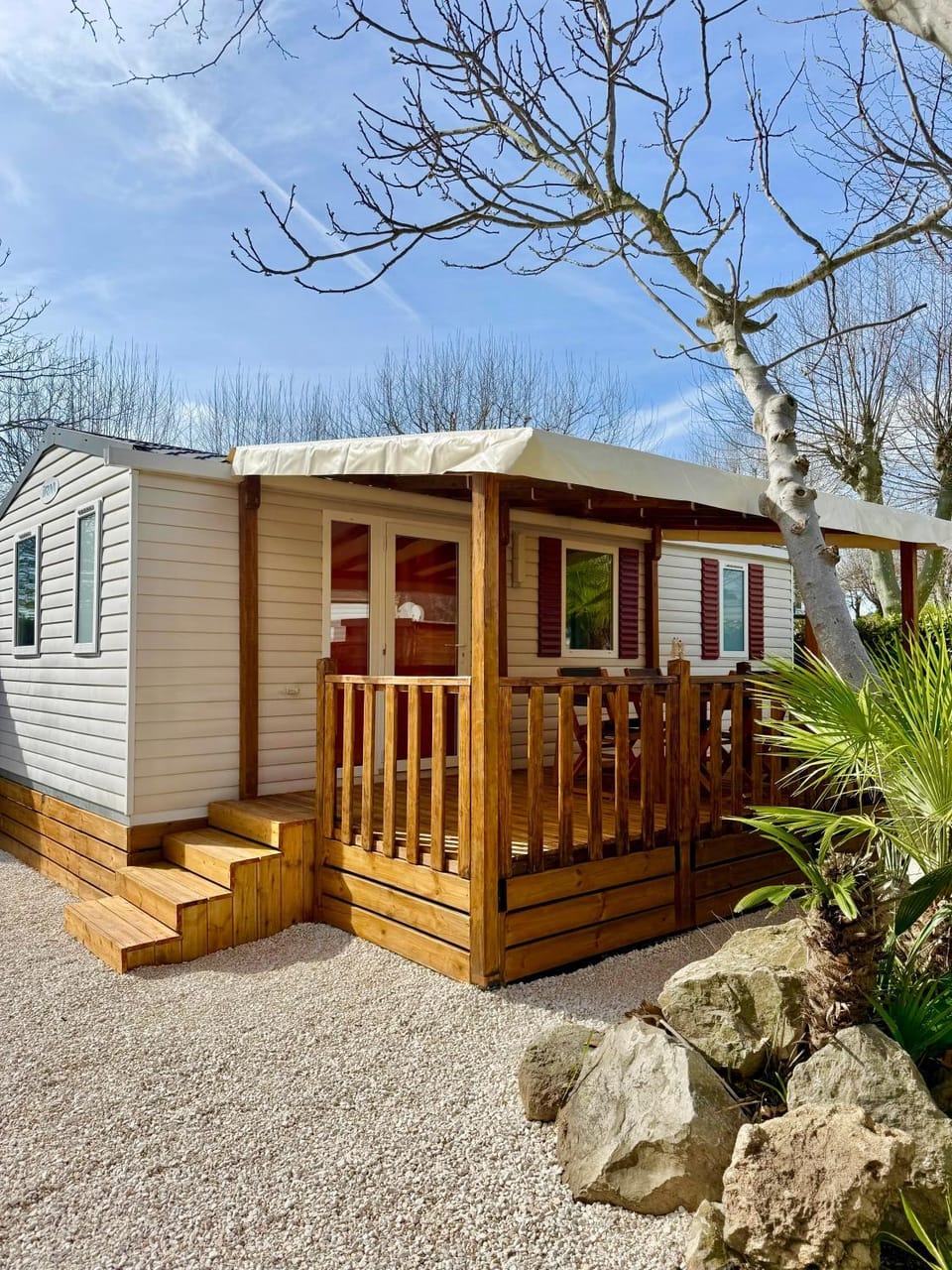 Property building, Patio, Spring, Day, Balcony/Terrace