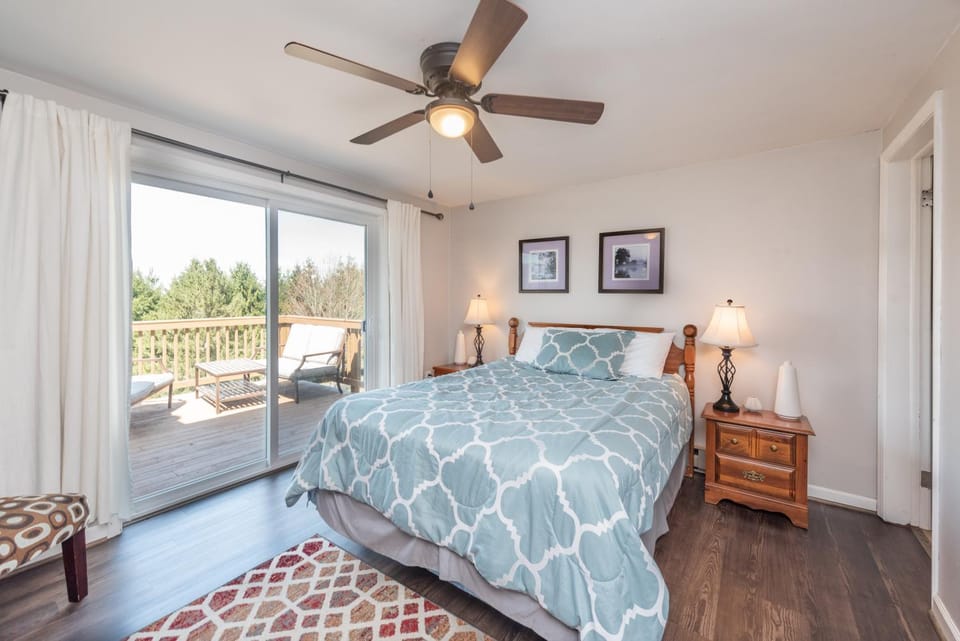 Deep Creek Shangri-La House in McHenry