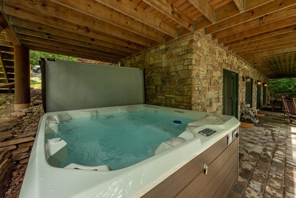 Deep Water Lodge by Railey Vacations House in Deep Creek Lake