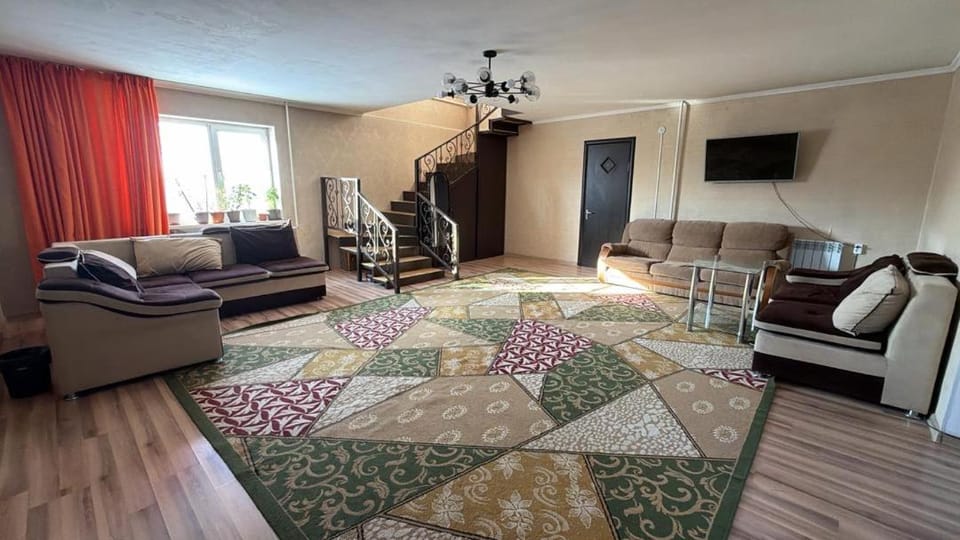 Communal lounge/ TV room, TV and multimedia, Living room, Seating area